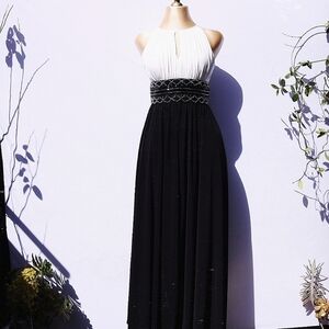 R&M RichardsLong Dress with Keyhole Neck, Black & Ivory Beaded waistband Size 4P